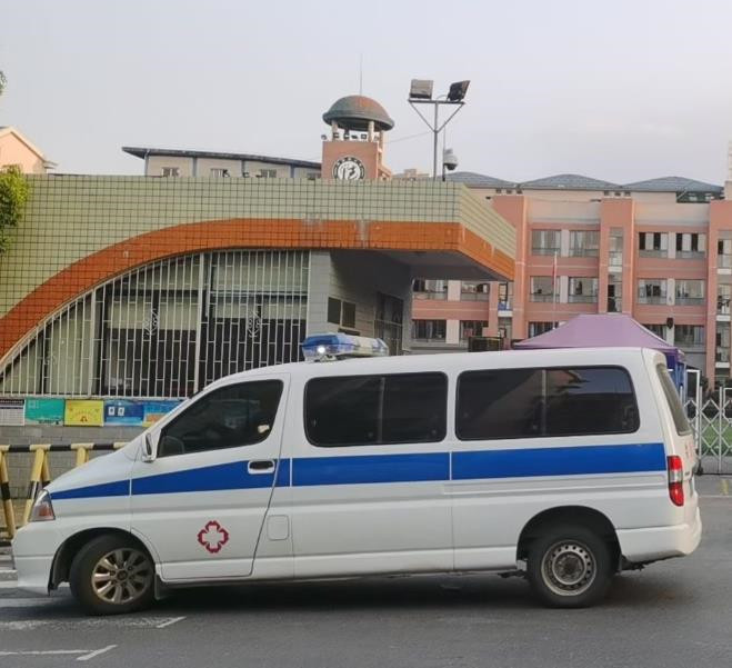 上虞救护车出租护送骨折病人一公里多少钱